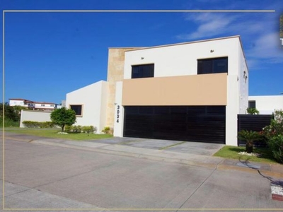 Residencia con alberca y club de golf de Punta Tiburón estilo americano