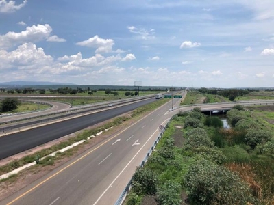 Terreno de Uso Mixto Venta Sobre La Carretera Querétaro - Celaya Frente Toyota