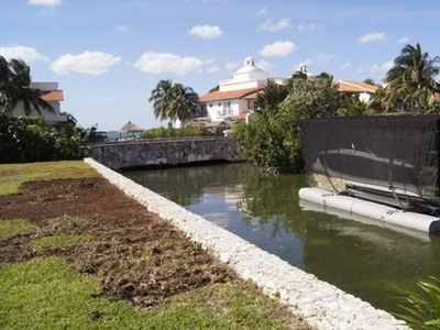 Terreno en Venta a Canal en Isla Dorada Cancun