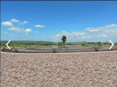 Terreno en Venta en Fraccionamiento Campestre Loma de Aeropuerto frente el Aeropuerto Int del Bajío