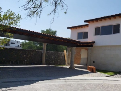 Vendo Residencia en Balvanera con ENORME JARDÍN, 4 Recamaras, 4 Baños, Roof