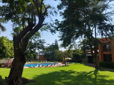 VENTA CASA EN PRIVADA CUERNAVACA ALBERCA JARDIN TENNIS