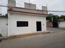 doomos. casa sola en venta a 10 min de cuautla en esquina ayala