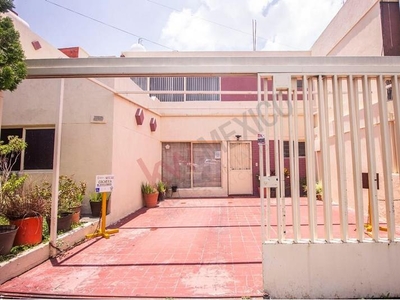 CASA EN VENTA CON USO DE SUELO MIXTO EN JARDINES ALCALDE