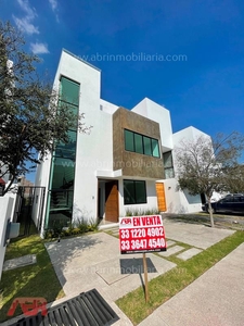 CASA NUEVA EN VENTA BOSQUES VALLARTA