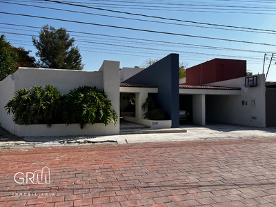 Venta de casa en privada en Jurica, Querétaro