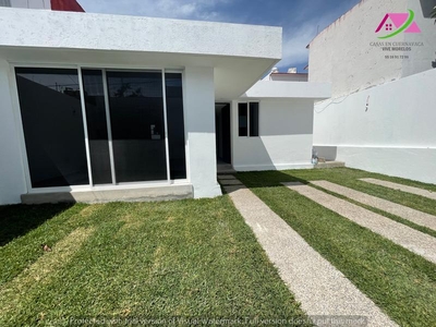 ¡RE ESTRENA! CASA EN VENTA DE UN NIVEL EN CUERNAVACA EQUIPADA CON JARDÍN ZONA CÉNTRICA