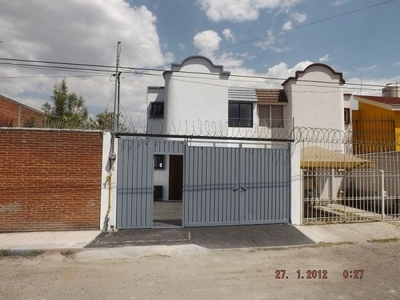Casa 3 recámaras en Loma Chica 36 de Arboledas de Guadalupe cerca Tec de Puebla