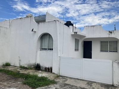 Casa en RENTA en la Colonia Brisa Marina ( Calle Vía Muerta) , Boca del Río, Ver