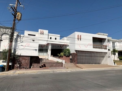 Casa En Venta En Contry La Silla, Guadalupe, Nuevo León