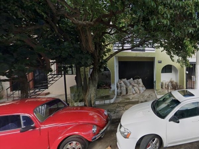 Casa en venta en Zapopan, Jalisco, Calle Galeanas, Colonia Los Girasoles