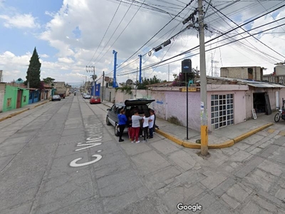 Doomos. Casa en Venta en Santa Ana Tlapaltitlan Toluca Estado de México REMATE BANCARIO ADM