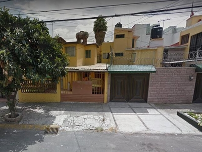 Doomos. CASA EN VENTA - REMATE BANCARIO FRACC LOS PIRULES TLANEPANTLA DE BAZ - AMA