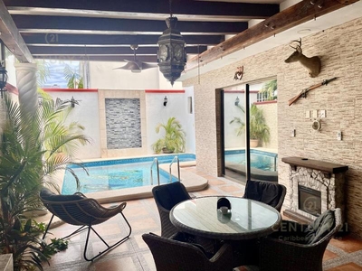 En renta hermosa Casa de lujo y con 4 recamaras en Centro de Cancun C3216