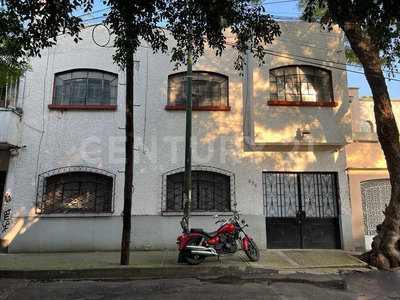 Casa Adaptada Para Oficinas En Villa De Cortes