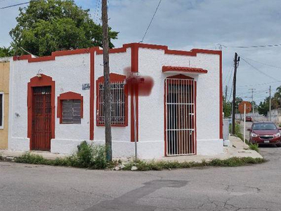 Casa En Esquina En El Centro Histórico De Merida , Zona De La Plancha