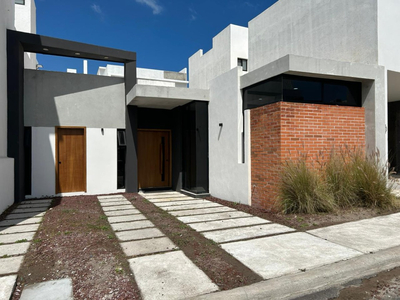 Casa En Renta En Veracruz. Un Nivel Fracc. Lomas De La Rioja, Riviera Veracruzana.