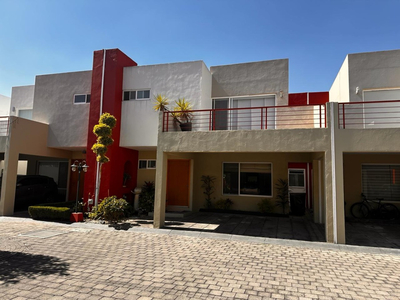 En Venta En Metepec, En Exclusivo Residencial En Lomas De La Asunción A 30 Min. De Santa Fe