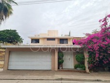 casa muy amplia en venta en colinas de san miguel