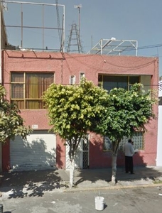 Hermosa casa en venta de remate bancario en Av. México, Nezahualcóyotl.