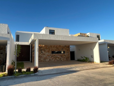 Casa En Renta En Privada Amidanah En Temozón Norte