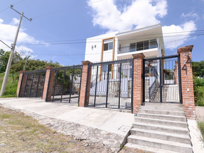 Casa En Venta Dentro Del Pedregal, Tlajomulco De Zuñiga.