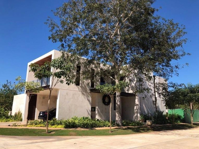 Casa En Venta En Mérida, Yucatán Country Club, Entrega Inmediata.