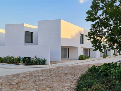 Casa En Venta Merida, Privada Oasis Residencial, Mod. 200, Mayo 2024
