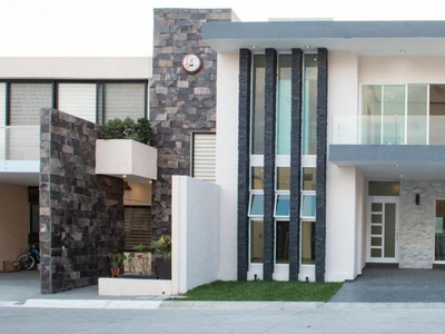 Casa Nueva En Venta En Fracc. | El Zapote Jiutepec | 3 Recs, 3 1/2 Baños, Alberca Y Jardín
