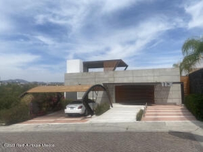 Casa de arquitecto en venta en Cumbre del Lago.