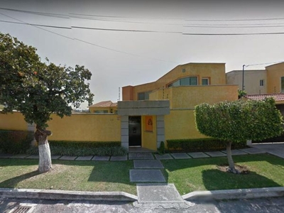 Casa de remate bancario en Magnolias, Lomas de Cuernavaca, Temixco Morelos