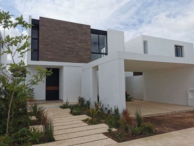 Casa en venta en Cholul Mérida en preciosa privada con amenidades