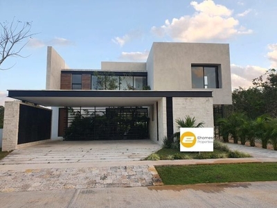 Casa en venta en privada con amenidades en el Yucatán Country Club