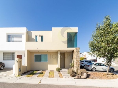 Casa en Zibatá en esquina con vista a Área Verde, a unos pasos de Walmart. IG