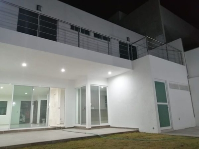 Se Vende Casa en Lomas de Juriquilla, Diseño de Autor, 4ta Recamara en PB