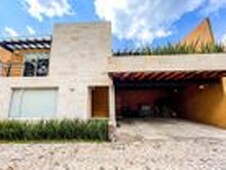 Casa en condominio en Renta Avenida Del Valle
, Valle De Bravo, Estado De México