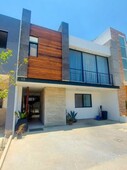 renta casa en coto fontee con 4 habitaciones y roof garden