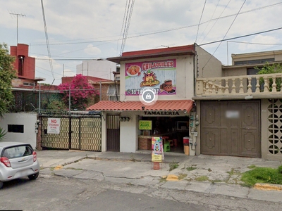 Casa en venta Calle Viveros De Asís 151-333, Viveros, Fraccionamiento Viveros De La Loma, Tlalnepantla De Baz, México, 54080, Mex