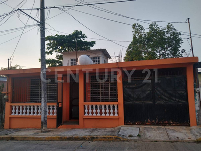 Casa En Venta. Col. Santa Clara, Minatitlán, Veracruz.