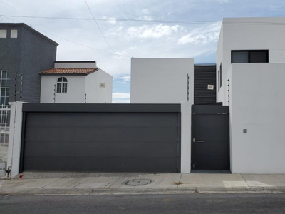 Casa Renta En Juriquilla Privada En Conjunto Cerrado