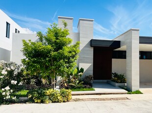 Doomos. Casa de una planta con piscina en privada