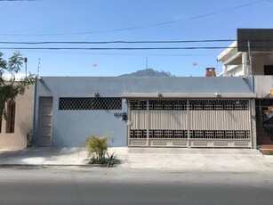 Doomos. Casa en Renta en Mitras Centro, Monterrey