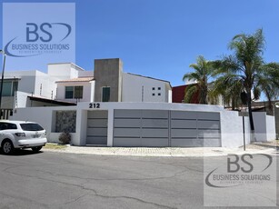 Doomos. RENTA O VENTA CASA PUNTA JURIQUILLA QUERETARO