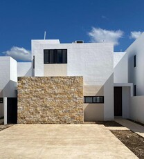 Doomos. seguridad 24 horas, piscina propia- asadores- casa en renta semiamueblada