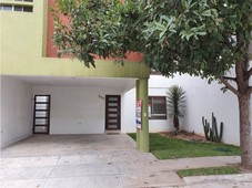 casa en venta en cumbres elite