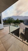 Casa en Venta en Monterrey Carretera Nacional El Uro Frente a Área Verde Alberca