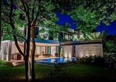 CASA EN VENTA EN MÉRIDA, YUCATÁN COUNTRY CLUB, PRIV. XTACAY, ENTREGA INMEDIATA.