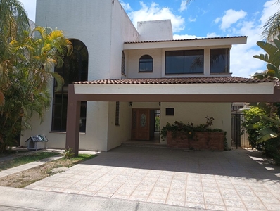 CASA EN VENTA PASEO SAN ARTURO VALLE REAL