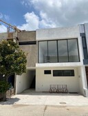 Casa en Venta de 4 recs. Coto Castaños, Bosques Valle Imperial