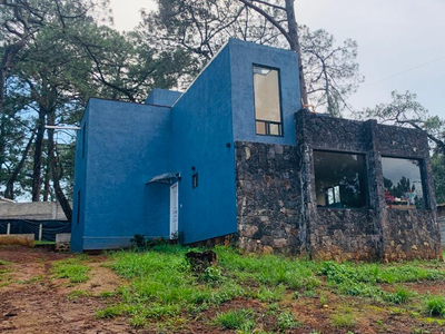 Casa Azul En Venta Ubicada En Avandaro,